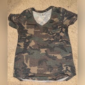 Tresics Camo V-Neck Short Sleeve Tee